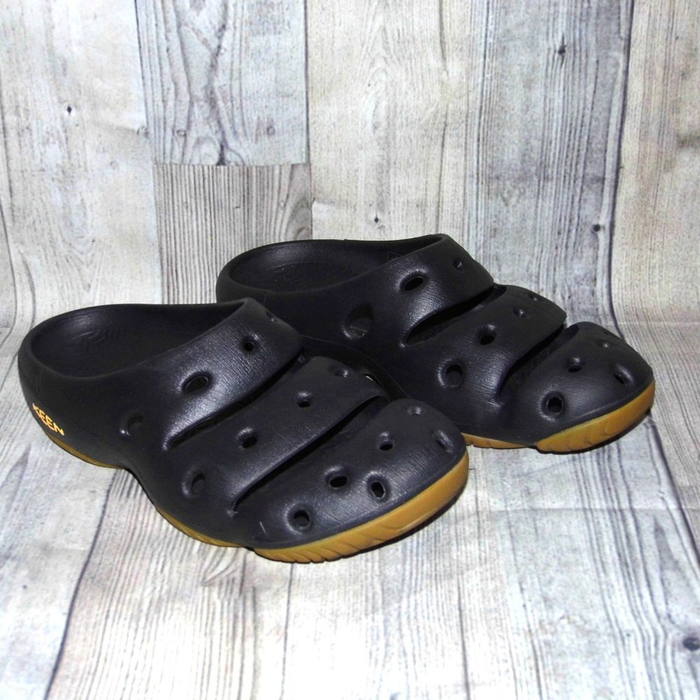 KEEN Yogui Arts Graphite Slip On Clogs Mens Size 13